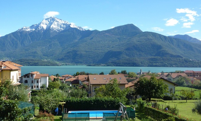 Consiglio di Rumo Apartamento | Terraza con impresionantes vistas al lago.