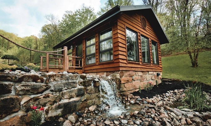 Rockbridge Cabina | Terrapin Hideaway's Pond Slider Studio Cabin, Hocking Hills Logan Laureville Rockbridge Studio Cabin