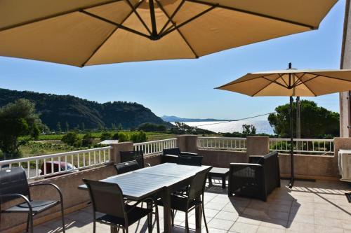 Farinole Apartamento | Terrasse panoramique ensoleillée avec vue mer