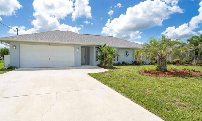 Pinehurst Casa | Terrific 3-bedroom heated pool house near beaches and golf courses!