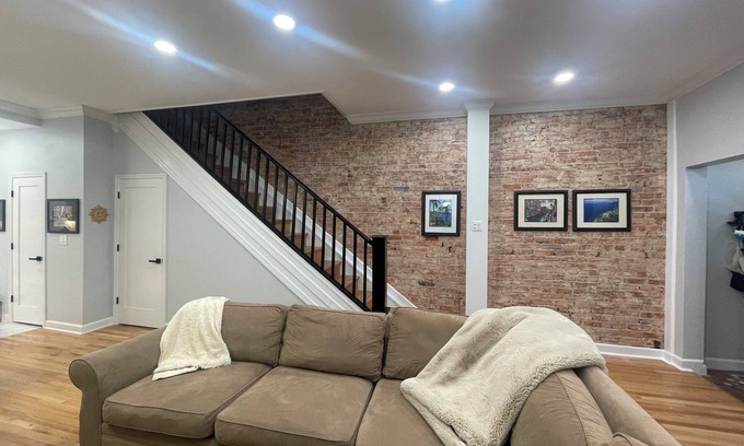 Truxton Circle Casa | Terrific and Cozy Row home 1 mile from the Capitol