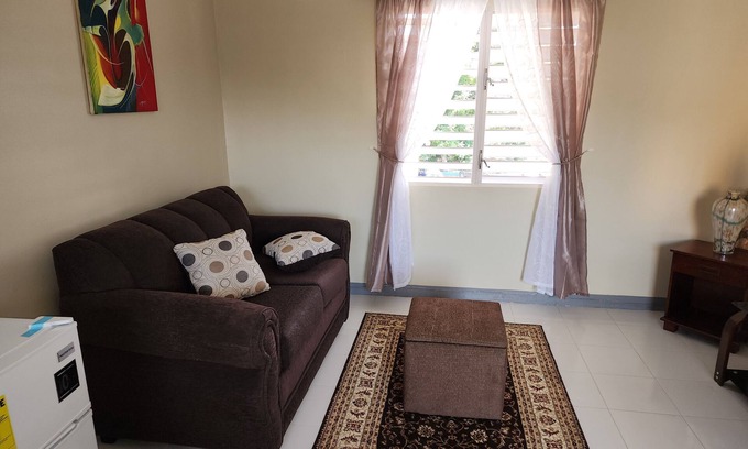 Eden Gardens Apartamento | Terrific Apartment with WiFi in Kingston 3, Jamaica West Indies