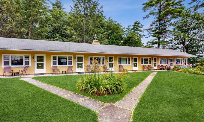 Alton Bay Casa | Terrific studio suite right on the water w/free WiFi, bay views, kitchenette