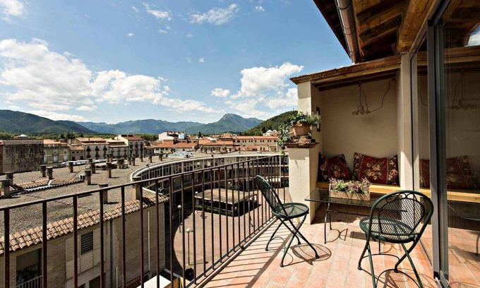 Olot Apartamento | Terrissaire terraza y acceso a la piscina interior
