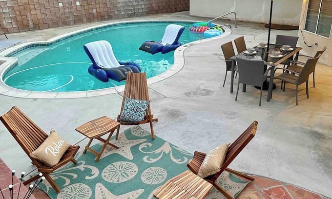 Riverside Casa | TESLA/EV Charger KING BED CanyonCrest Neighborhood