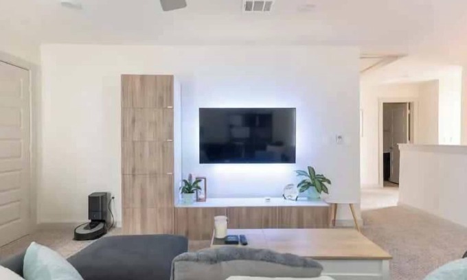 Austin Casa | Tesla Luxe Retreat: Sleeps 10