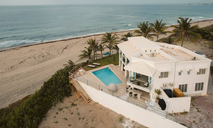 Hatillo Villa | Tesoro del Mar Impresionante villa frente a la playa