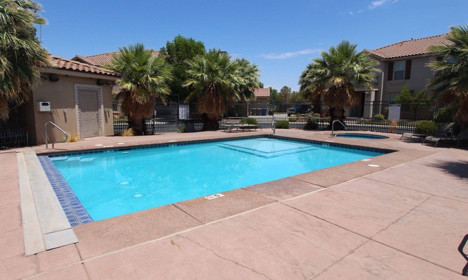 Hidden Valley Casa | Tessoro | Temporary Housing 3 Br 3.5 Ba with Pool Access 2 Car Garage