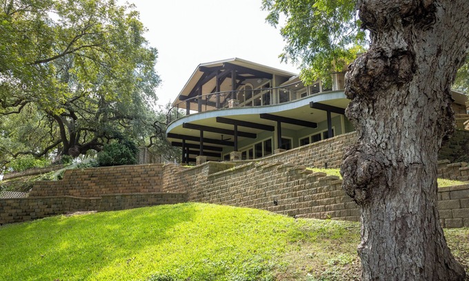 Seguin Casa | Texas Lifestyle Lakehouse - Tranquil Texas lakefront escape
