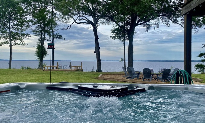 Milam Cabina | ¡Refugio de lujo frente al mar con cine en casa y alquiler de botes!