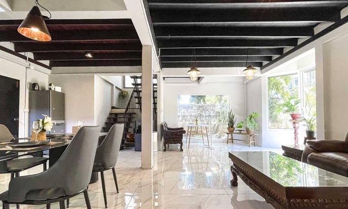 Su Thep Casa | Bohemian Artist Home near University & Nimman