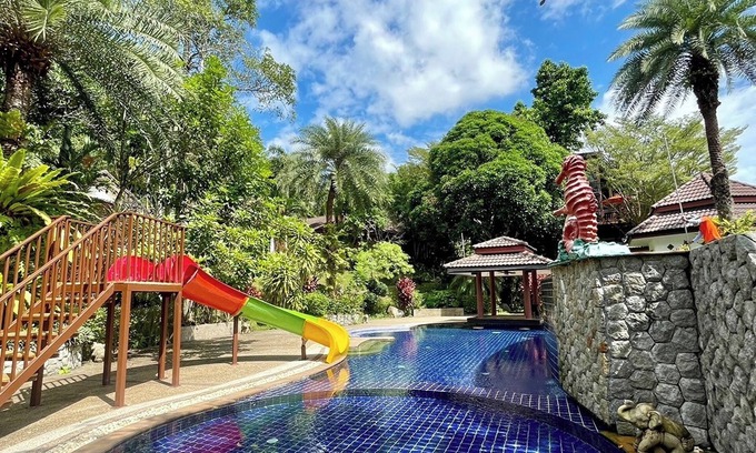 Chalong Hotel | Thai Modern Resort & Spa