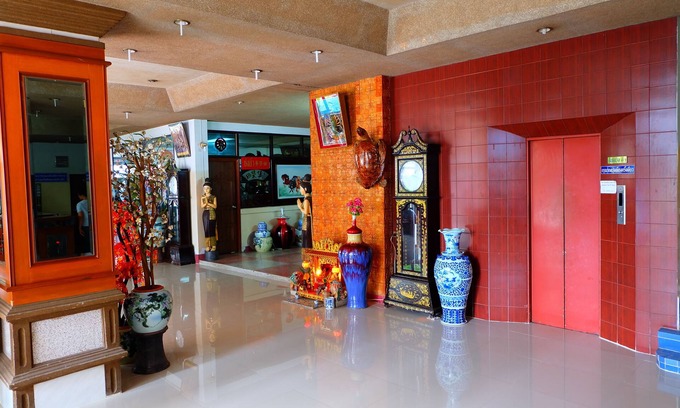Talat Hotel | Thairungruang Backpackers Suratthani