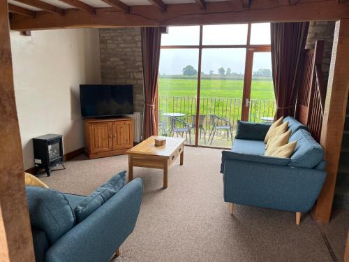 Cirencester Casa | Thames Cottage, Old Mill Farm, Cotswold Water Park