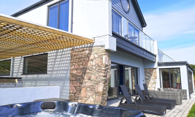 Portwrinkle Casa | Thanckes House - Amazing views, Hot Tub, Indoor Pool & Outdoor Kitchen