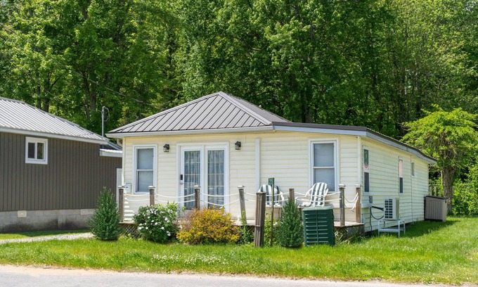 Turkey Point Cabaña | Cozy Beach Cottage Getaway Retreat @ Bamboo Chalet - Lake Erie