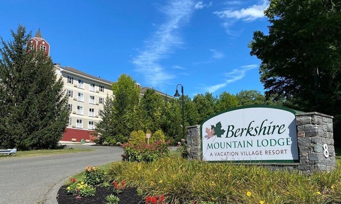 Pittsfield Condominio | Thanksgiving Mountain Lodge, Mass.- 1 BR 1 Ba. Bousquet Mt Ski 11/26-11/29/2025