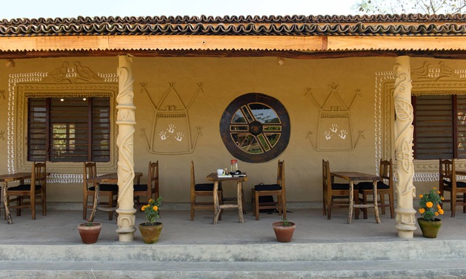 Kawasoti Hotel | Tharu Community Lodge