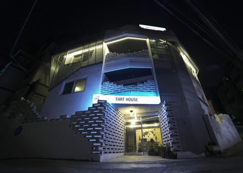 Sinchon-dong Casa | That House Hongdae