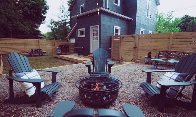 Manistee Casa | That Place on 6th Street close to downtown, beaches, & private backyard