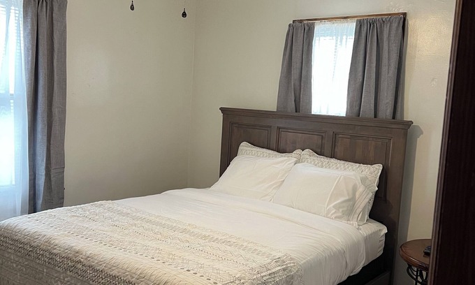 Steubenville Apartamento | That's Amore! - Cozy 2-bedroom apartment in charming Steubenville with WiFi, AC