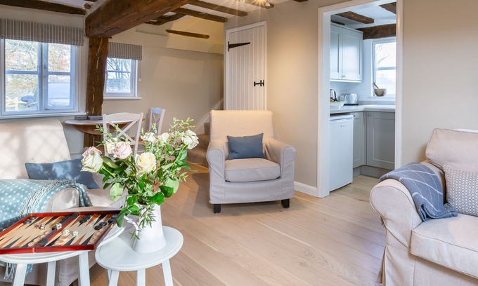 Finchingfield Casa | Thatched 2 bed self-catering with river valley view