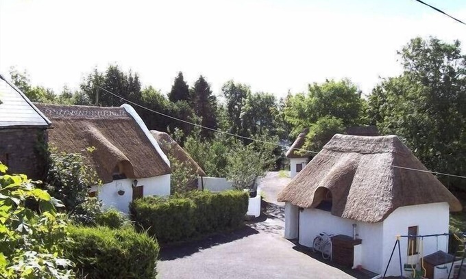 Shiplake Chalet De Esquí | Cabaña con techo de paja / granja de 200 años