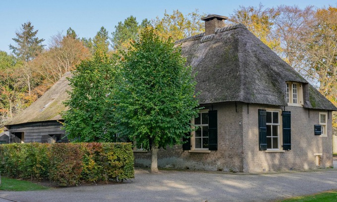 Verspreide huizen Ulvenhout Casa | Thatched farmhouse in the forest