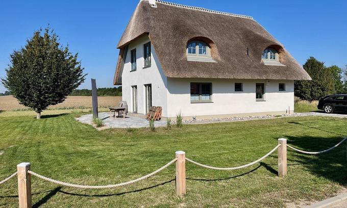 Poseritz Casa | Thatched roof house on Rügen