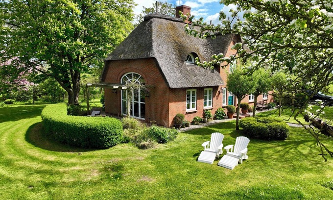Kating Casa | Thatched roof house in a quiet location with 140m2 for 6 people near Tönning