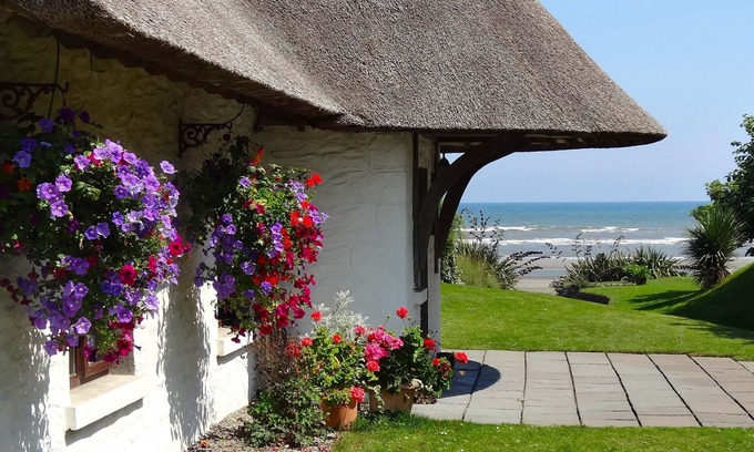 Laytown Cabaña | Thatcher's Rest Cottage Winner 'Best beach holiday rental in Europe'.