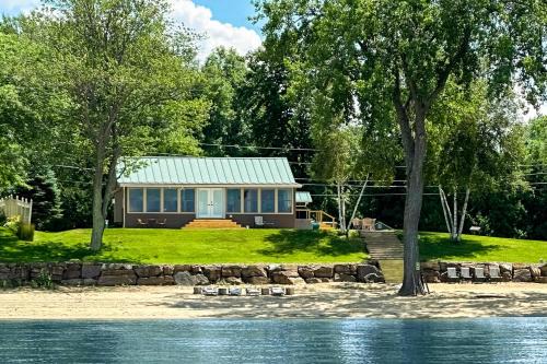 Malletts Bay Casa | Thayer Beach Lakehouse
