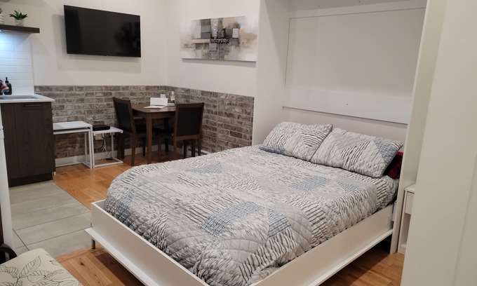 Rimouski-Neigette Apartamento | The 102 is a cosy loft in the heart of the city centre. It is located close to t