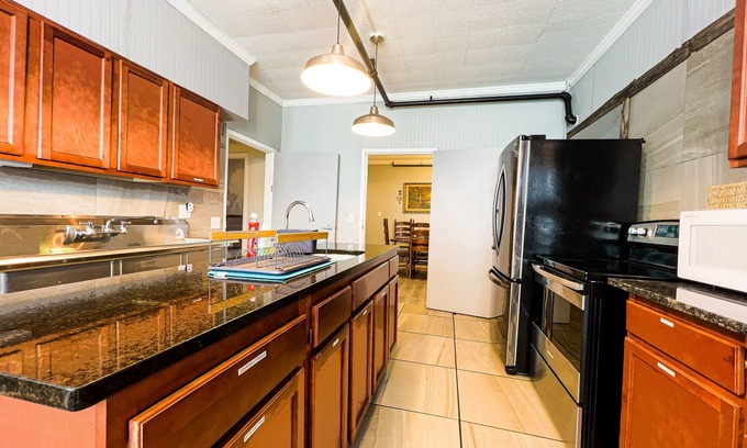 Niagara Falls Casa | THE 1023 With Private Yard & Parking, Near Falls & Casino by Niagara Hospitality