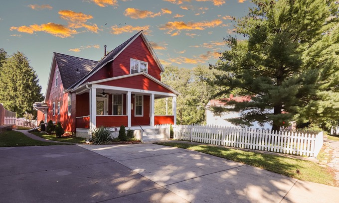 Lake Forest Estates Casa | The 1801 House: A beautiful historic home in the Ste Genevieve Historic District