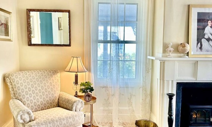 Groton Casa | The 1828 Carriage House. 5 King & 4 Twin beds.