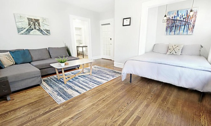 Lower Greenville Apartamento | The 1920s Mainstay Studio Flat on Lower Greenville