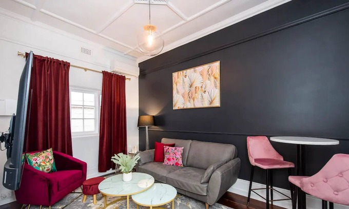 West Perth Apartamento | The 1920’s - 'The Golden Palm' Suite Apartment