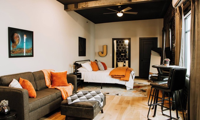 Leitchfield Apartamento | The 1935 Historic Alexander Hotel/ The Jackson Suite in Leitchfield, KY