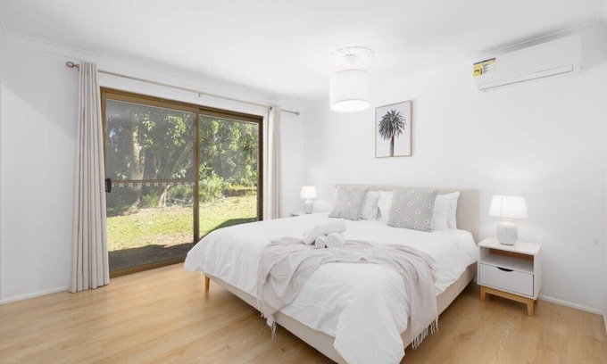 Upper Coomera Casa | The 2BR Farm Escape, idyllic scenery,peaceful tour