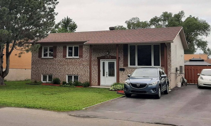 Saint-Eustache Casa | The 4-bedroom confo bungalow, close to all amenities