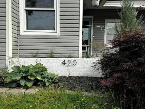 Gladstone Casa | The 420 House