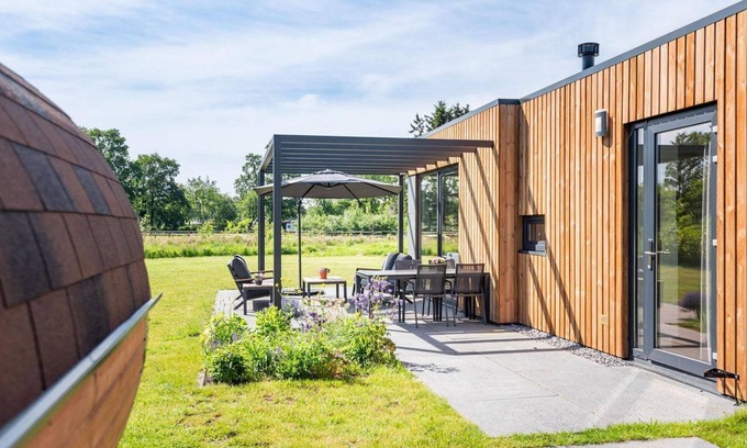 Kotten Casa | The 6-person holiday villa Amalia with a private sauna has a spacious living room, an open kitchen, three bedrooms, and a spacious terrace.