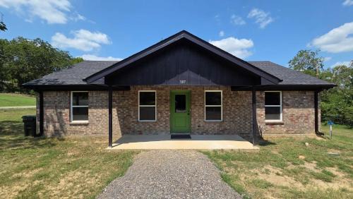 Atoka Apartamento | The 8th House of Fergueson