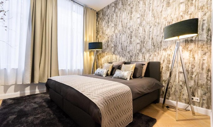 Saint-Laurent Apartamento | The 99, Appartement sauna & parking