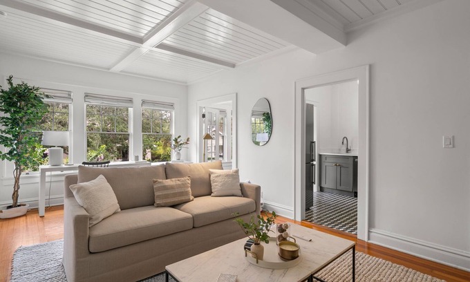 Hyde Park Apartamento | The Adaline #8 | Luxury Hyde Park Apt
