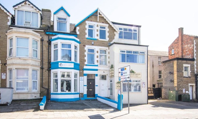 Blackpool Town Center Hotel | The Adonis Hotel