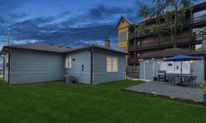 Wauconda Casa | The Adorable "Blue Breeze"!