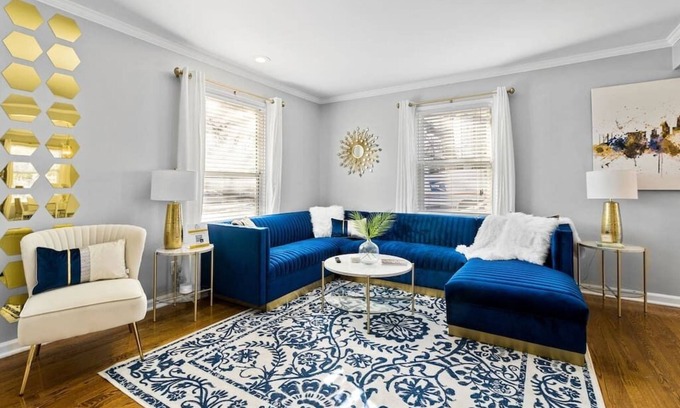 South Kansas City Casa | The adorable Kansas City Coach House is cozy, clean, and comfortable