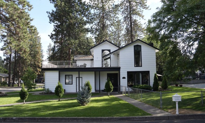 Post Falls Casa | Spacious 5BR Retreat w/ Pickleball, Pool Table & River Access!